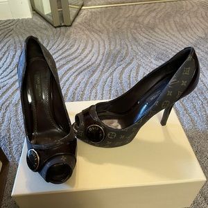 Louis Vuitton open toe pump.